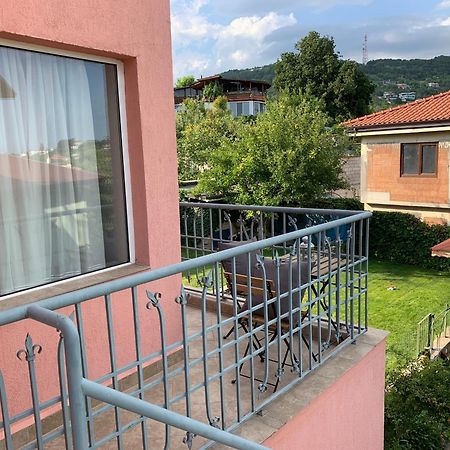 Sunray Guest House, Private Rooms & Apartment With Lovely Sea View Varna Exterior photo