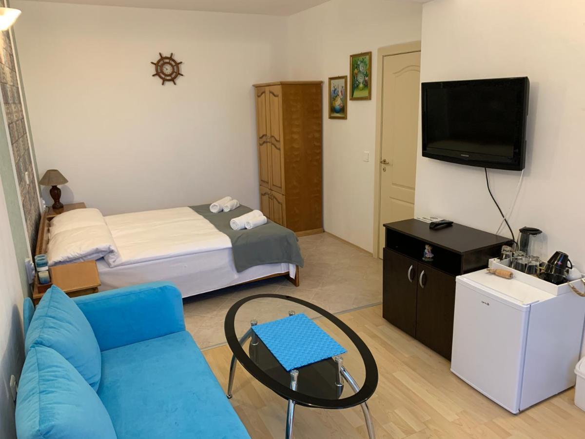 Sunray Guest House, Private Rooms & Apartment With Lovely Sea View Varna Exterior photo