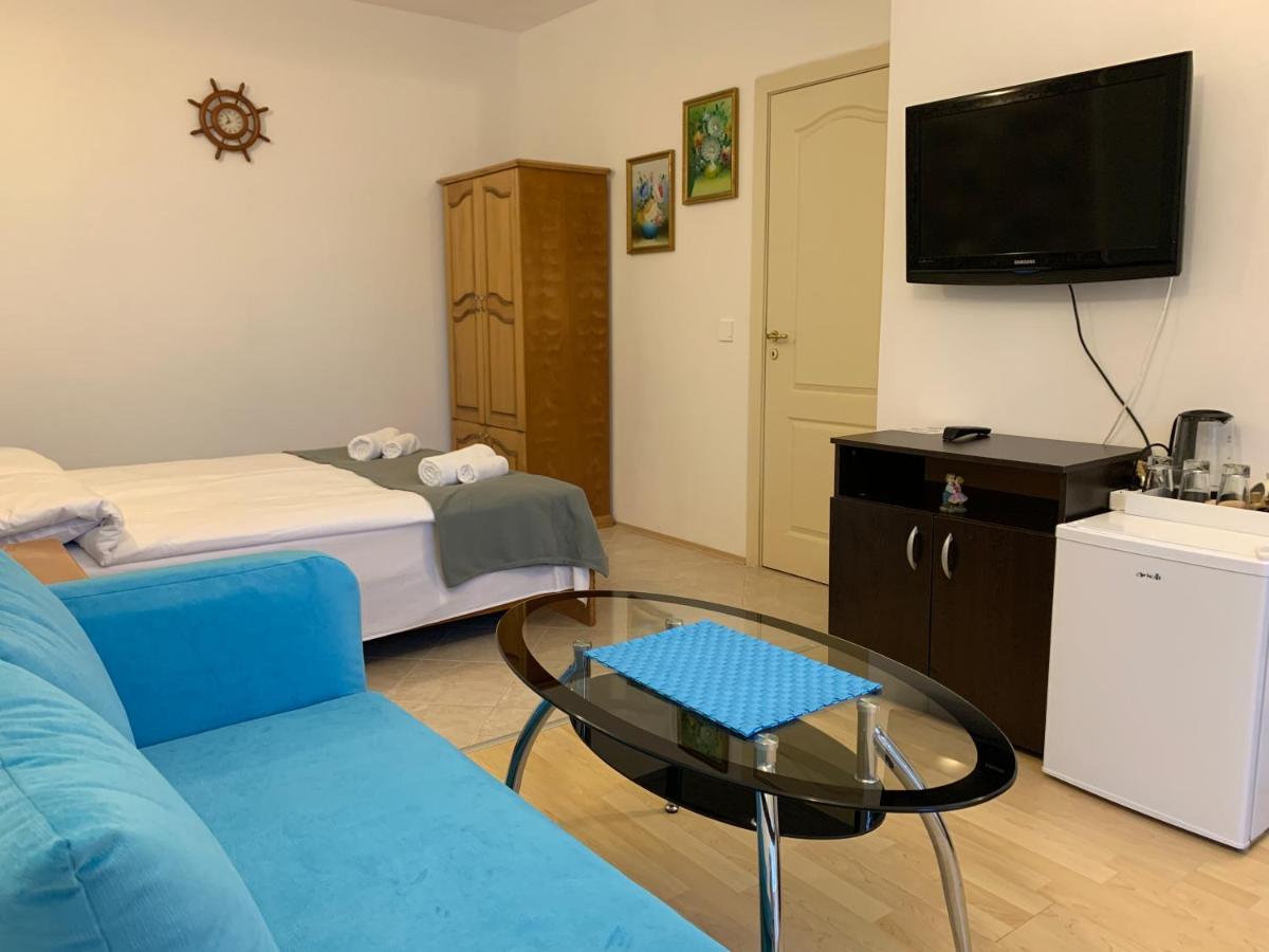 Sunray Guest House, Private Rooms & Apartment With Lovely Sea View Varna Exterior photo