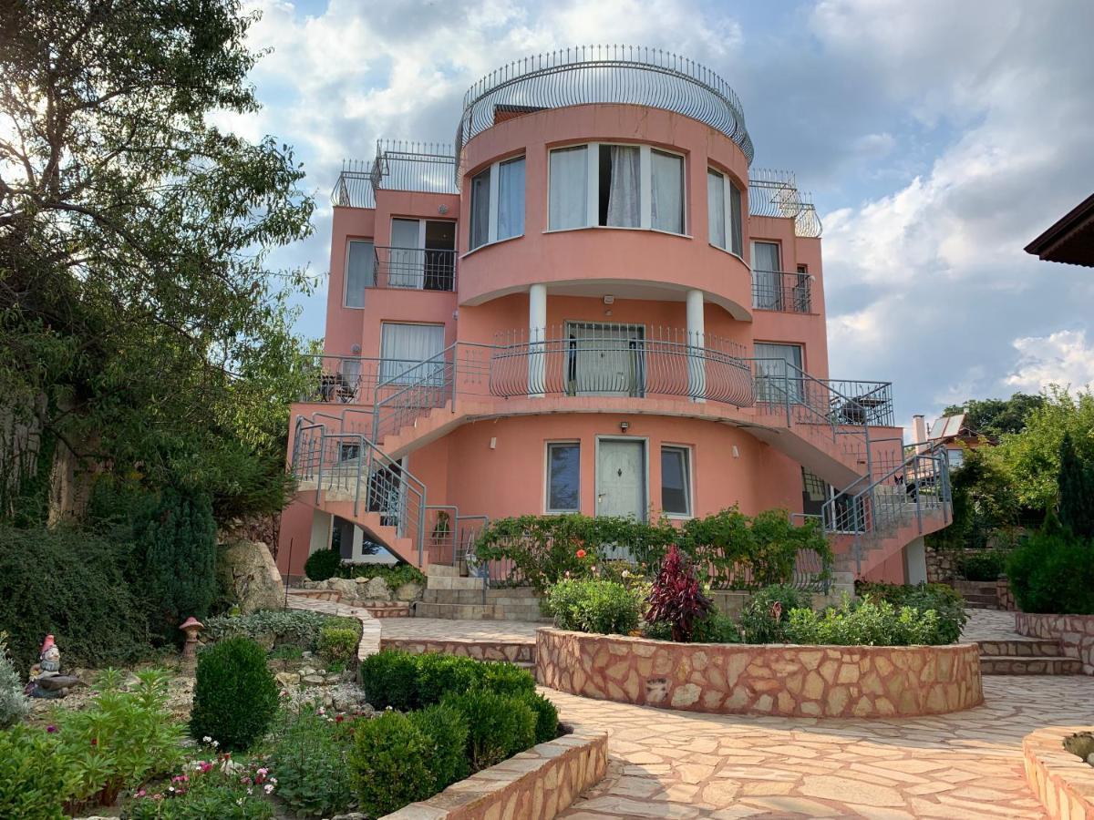 Sunray Guest House, Private Rooms & Apartment With Lovely Sea View Varna Exterior photo