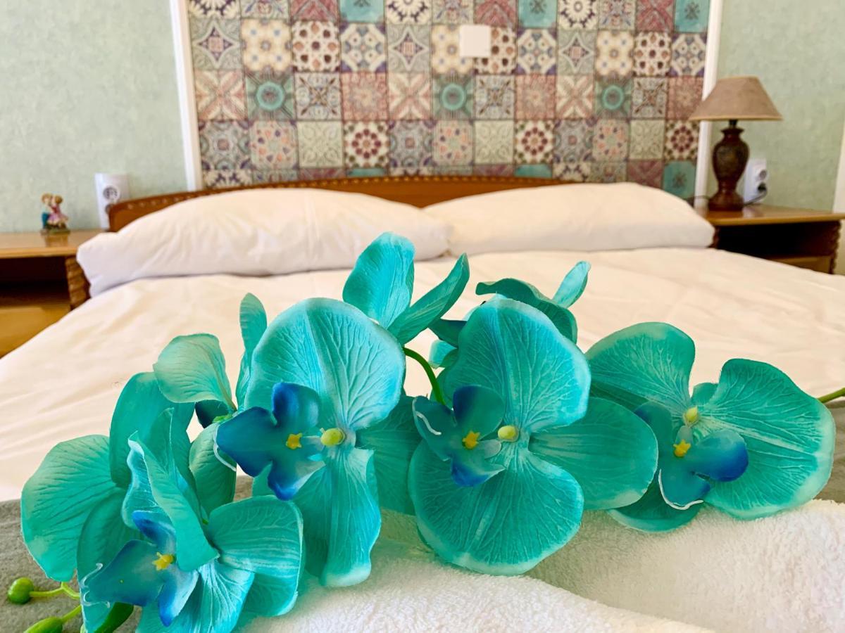 Sunray Guest House, Private Rooms & Apartment With Lovely Sea View Varna Exterior photo
