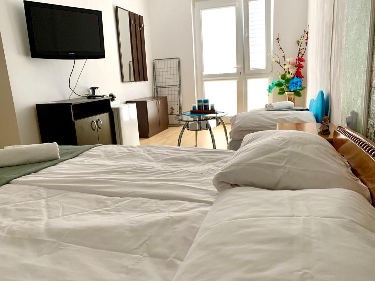 Sunray Guest House, Private Rooms & Apartment With Lovely Sea View Varna Exterior photo