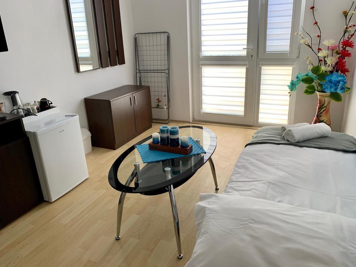 Sunray Guest House, Private Rooms & Apartment With Lovely Sea View Varna Exterior photo