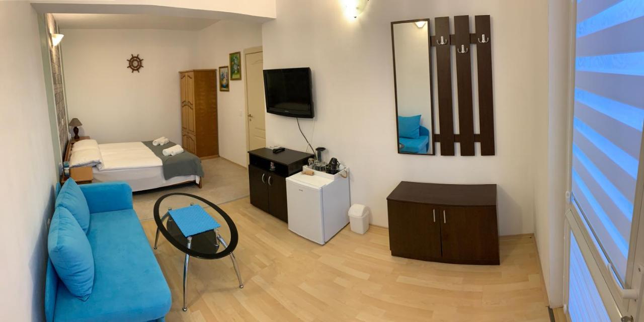 Sunray Guest House, Private Rooms & Apartment With Lovely Sea View Varna Exterior photo