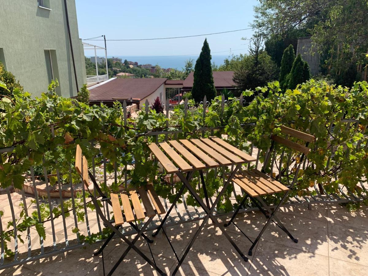 Sunray Guest House, Private Rooms & Apartment With Lovely Sea View Varna Exterior photo