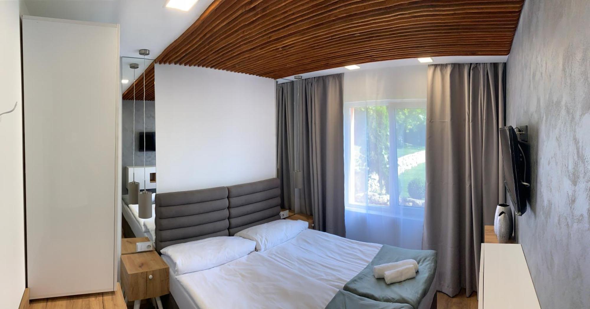 Sunray Guest House, Private Rooms & Apartment With Lovely Sea View Varna Exterior photo