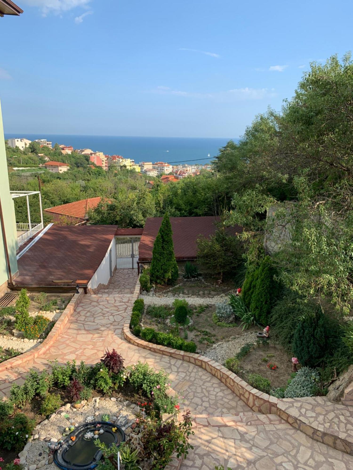 Sunray Guest House, Private Rooms & Apartment With Lovely Sea View Varna Exterior photo