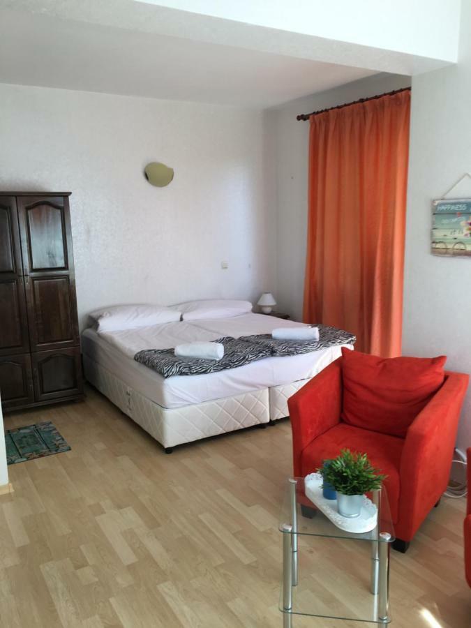 Sunray Guest House, Private Rooms & Apartment With Lovely Sea View Varna Exterior photo