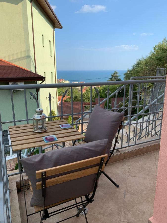 Sunray Guest House, Private Rooms & Apartment With Lovely Sea View Varna Exterior photo